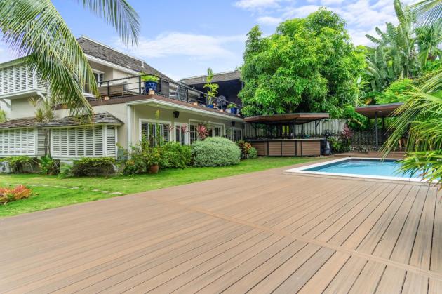 Norbury Villa pool, villa and leisure area with lawn leading to front | Credit: Valerie Levy and Associates Limited