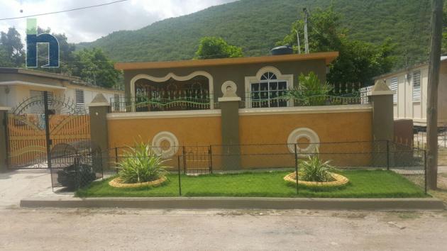 Photo #1 of 8 - Property For Rent at Hearine Avenue, Duhaney Park, Kingston & St. Andrew, Jamaica. House with 3 bedrooms and 2 bathrooms at JMD $45,000. #163.