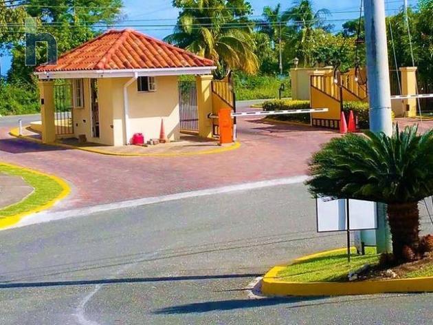 Photo #2 of 6 - Property For Sale at MANGO WALK COUNTRY  CLUB, Mango Walk, St. James, Jamaica. Townhouse with 2 bedrooms and 2 bathrooms at JMD $23,000,000. #333.